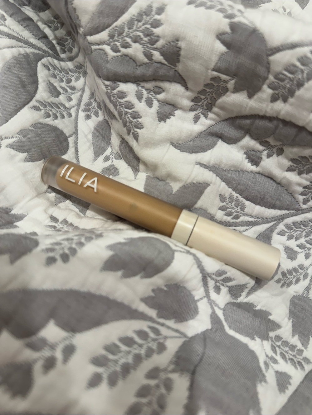 ILIA True Skin Serum Concealer - Burdock